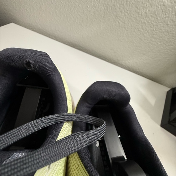 On cloud go men’s Shoes in Lime and Black - Picture 5 of 8